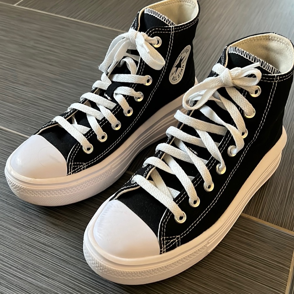 Chuck Taylor All Star Move Platform show by Converse size 8 Women.